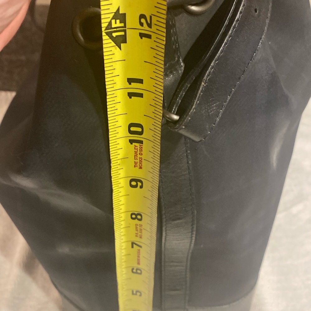 Burberry Bucket bag excellent condition. - Picture 6 of 10